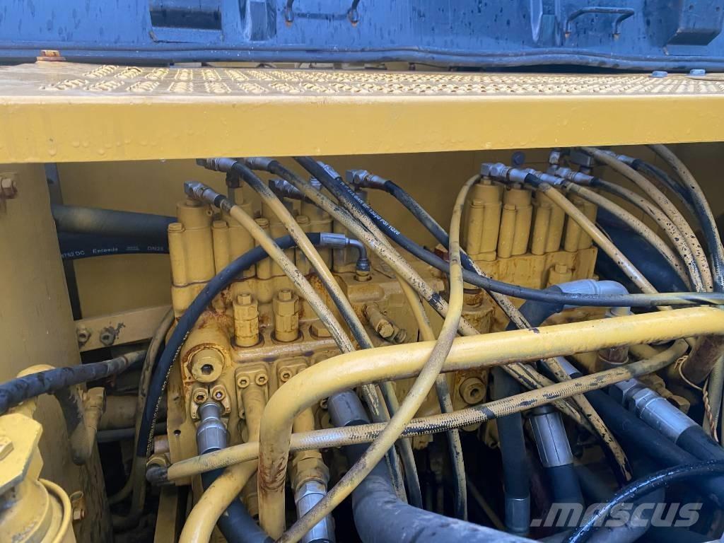 CAT 320 C L Гусеничні екскаватори