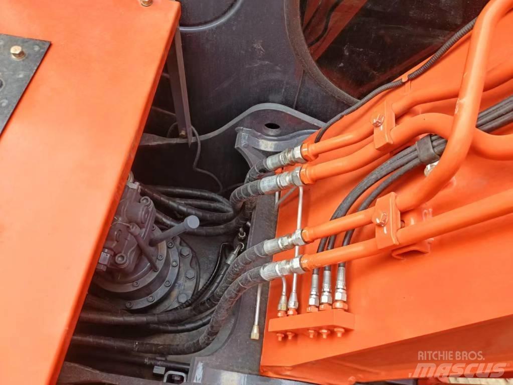 Hitachi ZX120-6 Гусеничні екскаватори