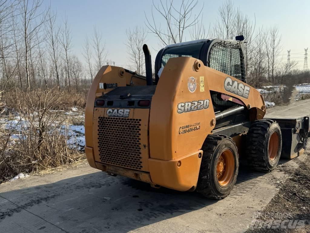 CASE SR220 Міні-навантажувачі