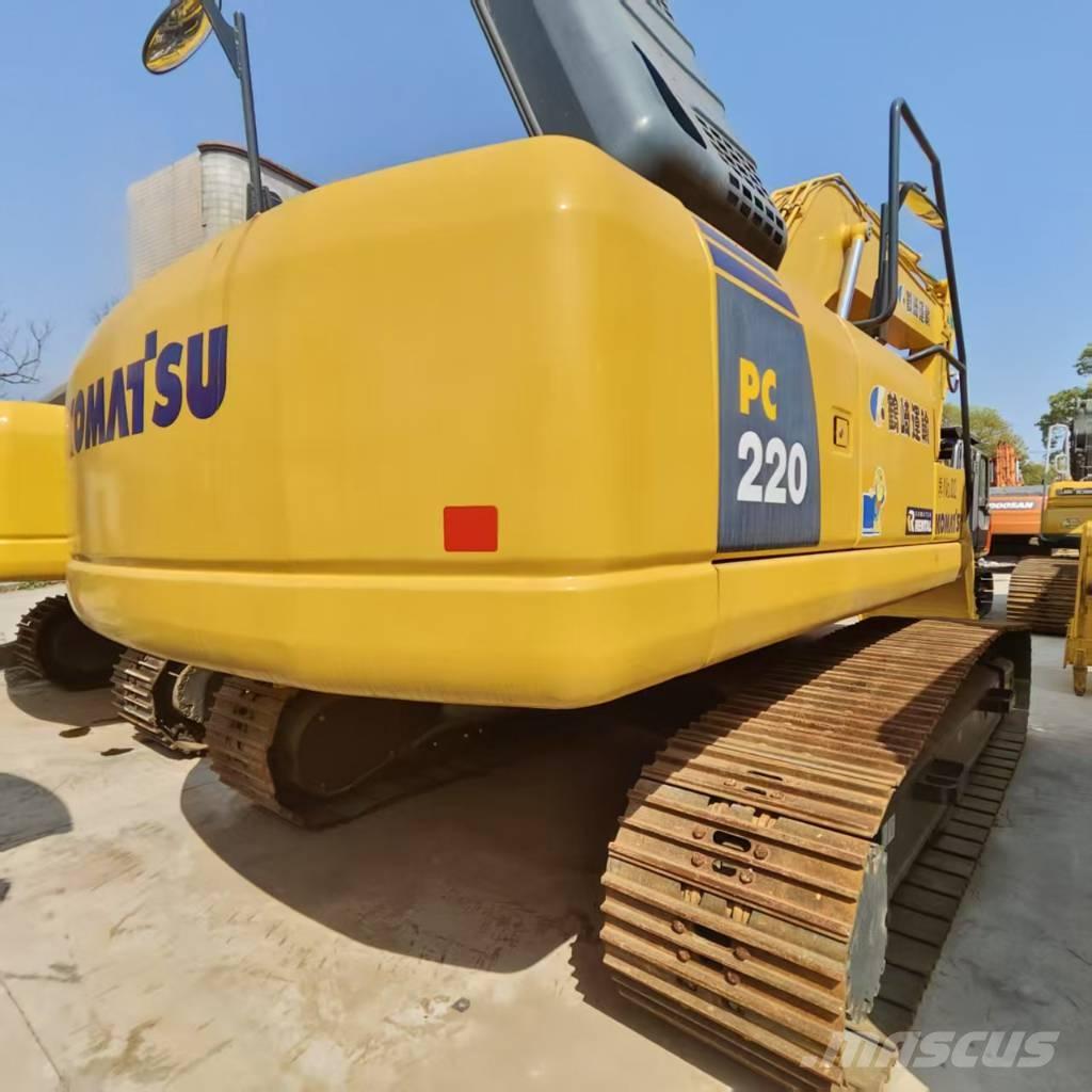 Komatsu PC 220 Гусеничні екскаватори