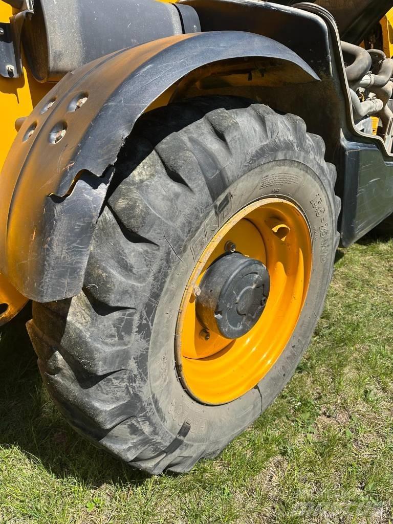 JCB 540-140 Телескопічні навантажувачі