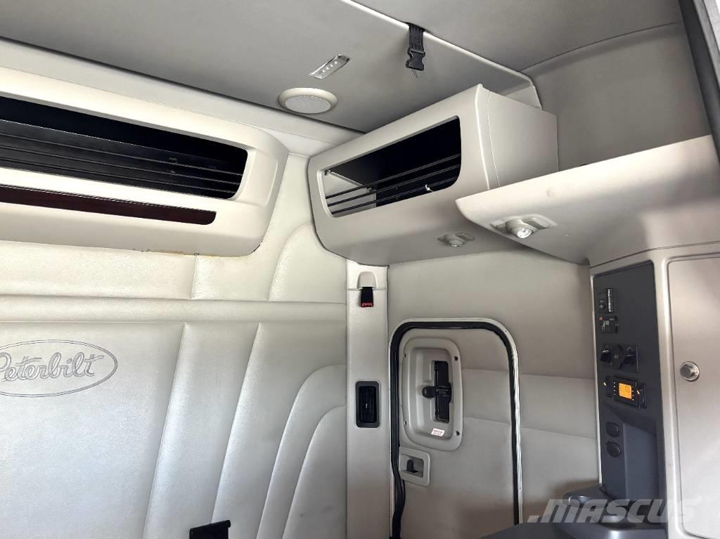 Peterbilt 567 Тягачі