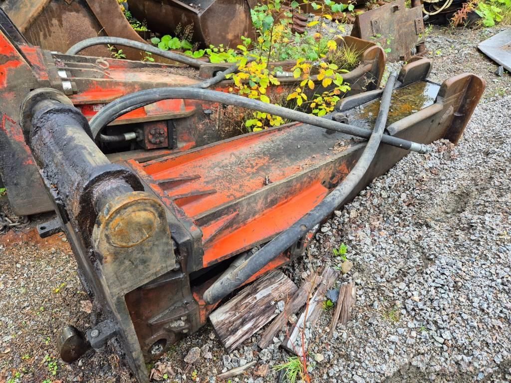 Rammer S 82 Плуги