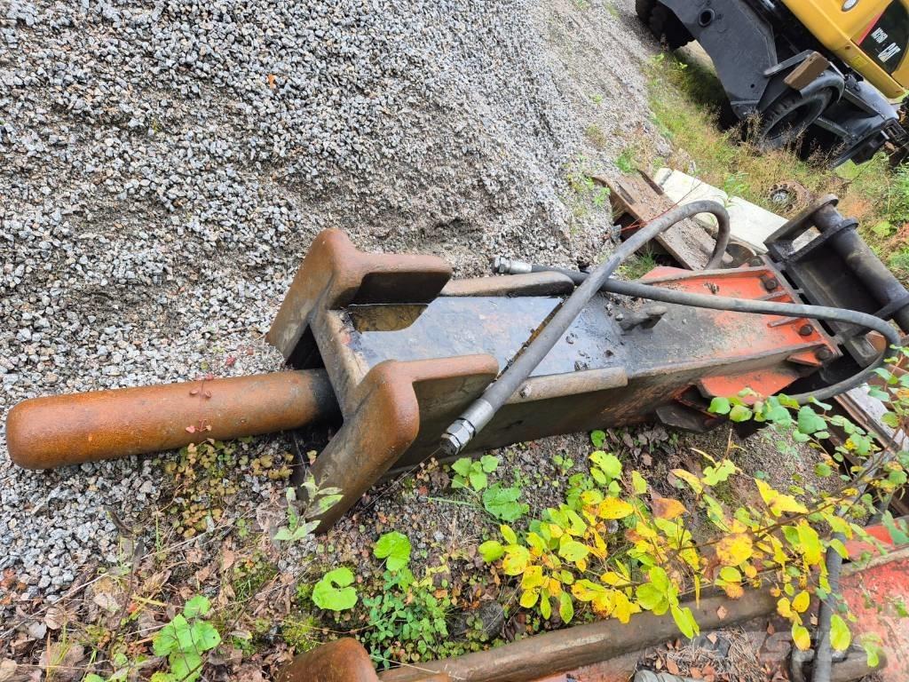 Rammer S 82 Плуги