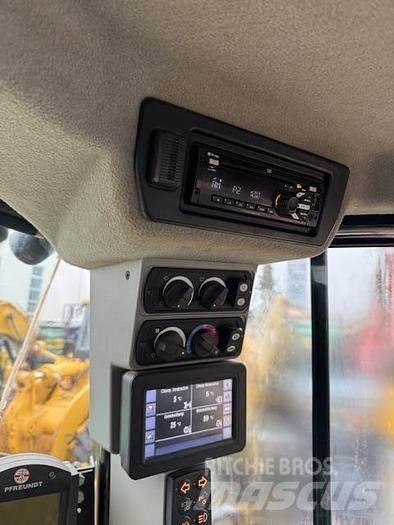 CAT 966M Фронтальні навантажувачі