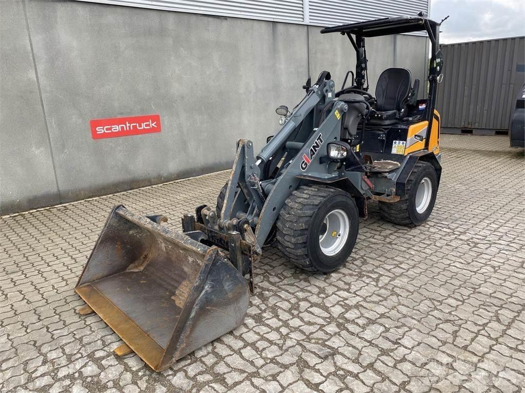 GiANT G2500HD Багатофункціональне обладнання для вантажних і землекопальних робіт