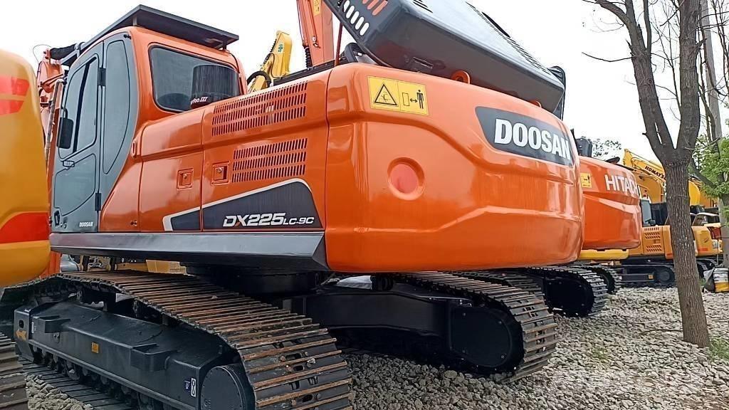 Doosan 225 LC-9 Гусеничні екскаватори
