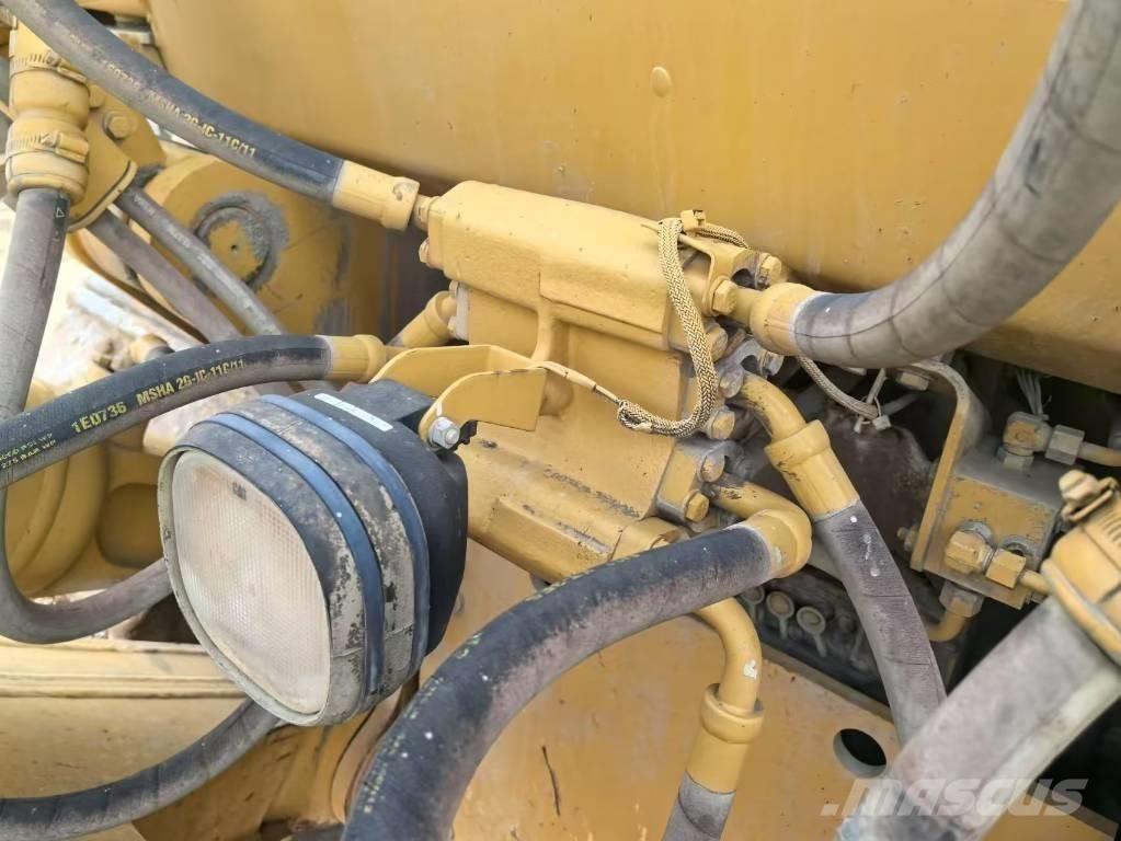 CAT D 8 T Гусеничні бульдозери