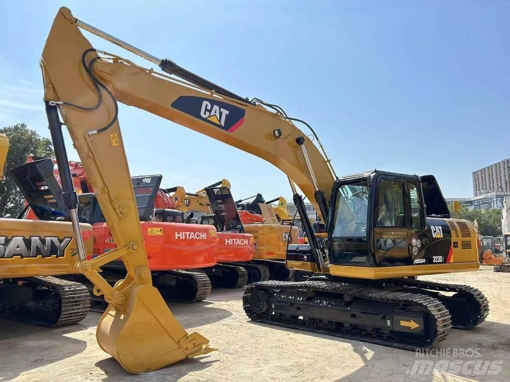 CAT 323 D Гусеничні екскаватори