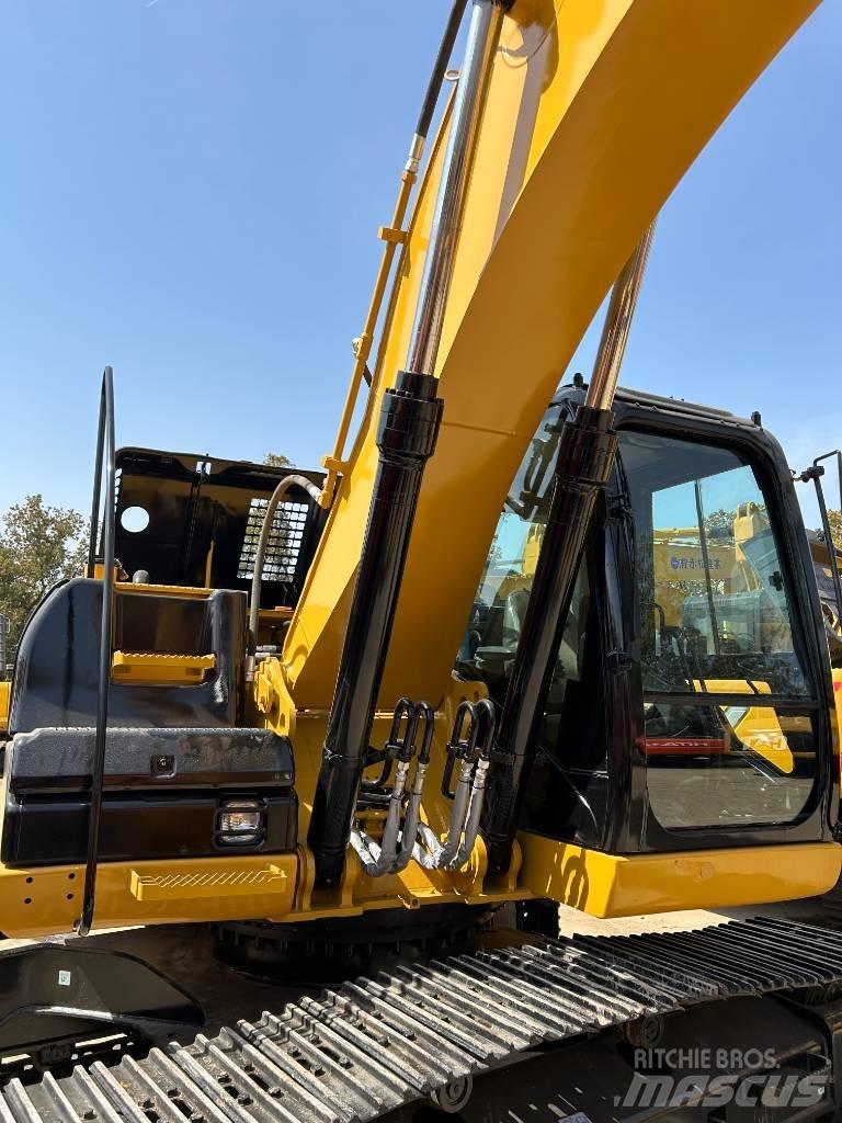 CAT 323 D Гусеничні екскаватори