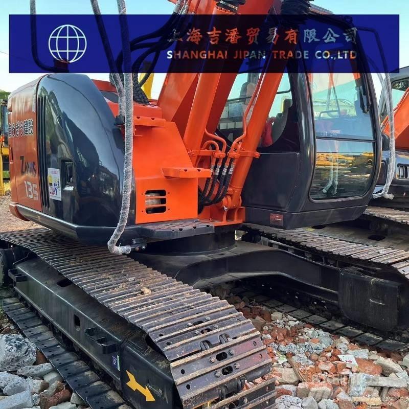 Hitachi ZX 135 Гусеничні екскаватори