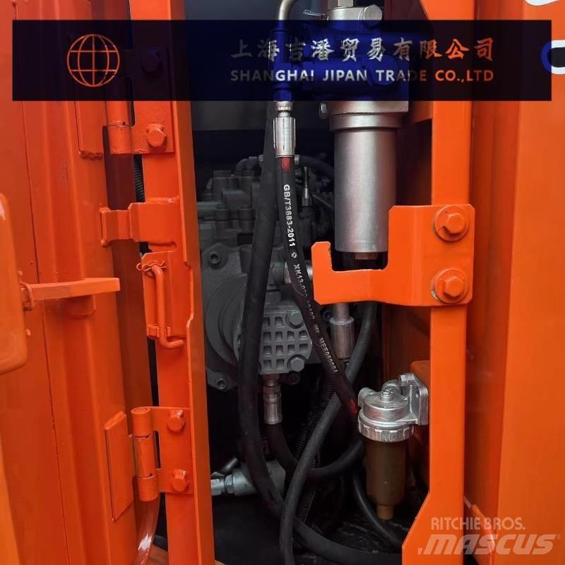 Hitachi ZX 135 Гусеничні екскаватори