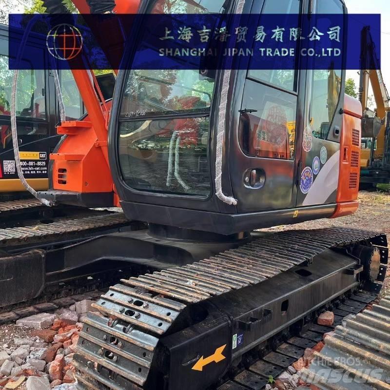 Hitachi ZX 135 Гусеничні екскаватори