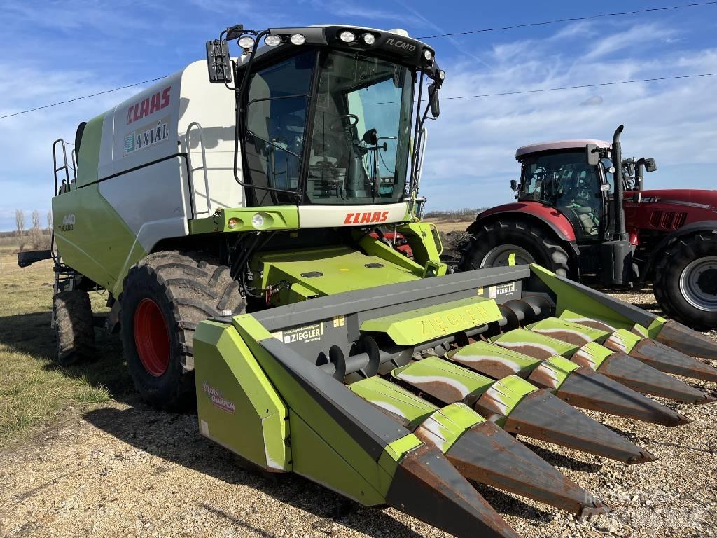 CLAAS Tucano 440 Зернозбиральні комбайни
