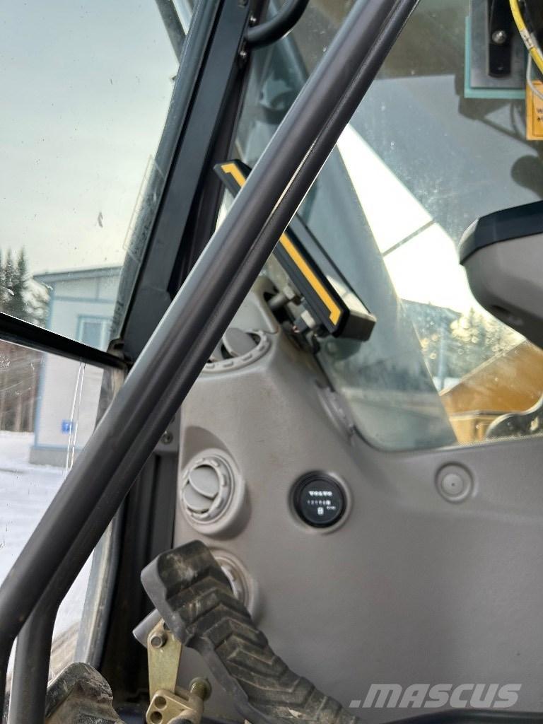 Volvo EC 300 EL Гусеничні екскаватори
