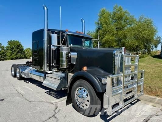 Kenworth W 900 Тягачі