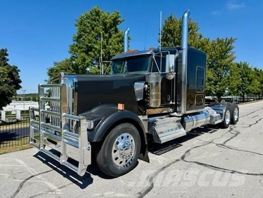 Kenworth W 900 Тягачі