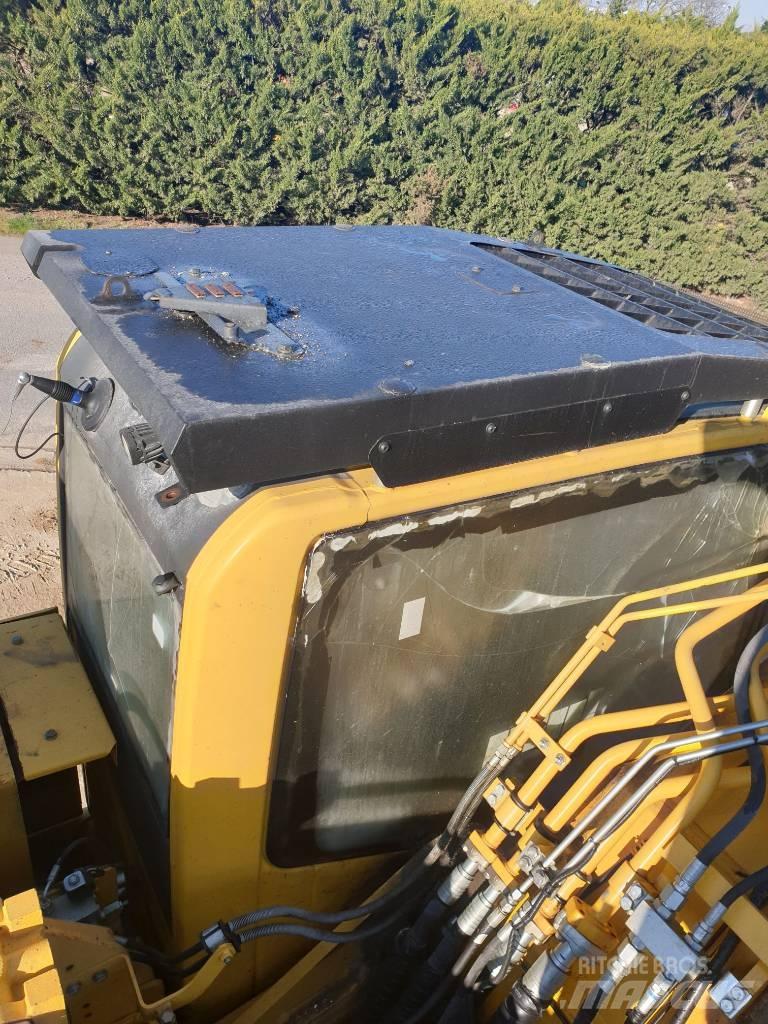 Komatsu PC490LC-11 Гусеничні екскаватори