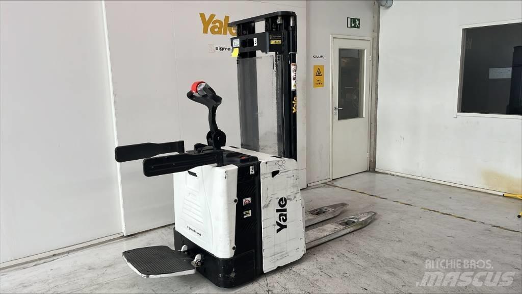 Yale MS15X Самохідні електроштабелери