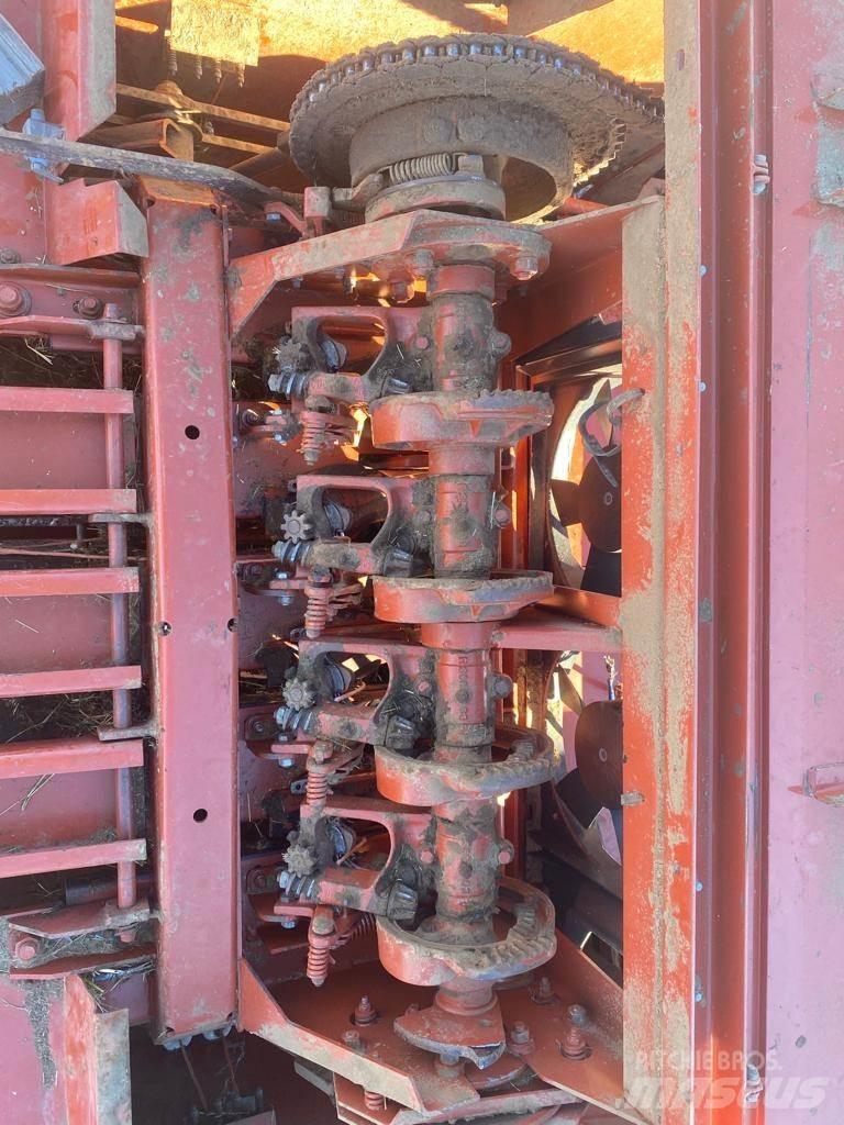Hesston 4600 Тюкові прес-підбирачі