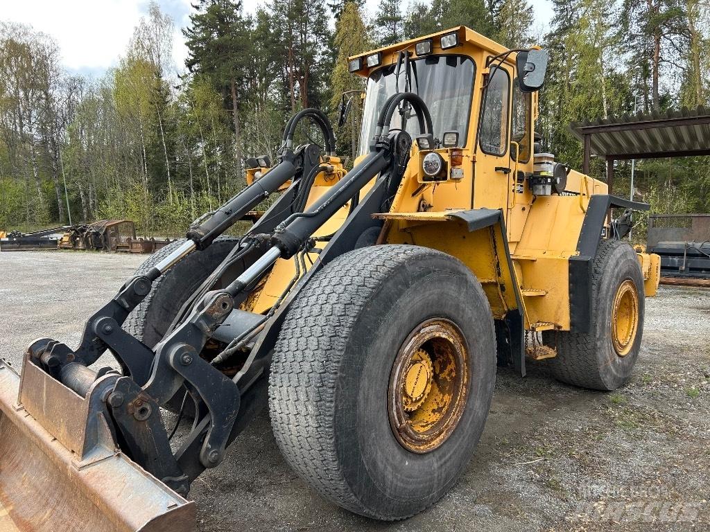 Volvo L 120 Фронтальні навантажувачі