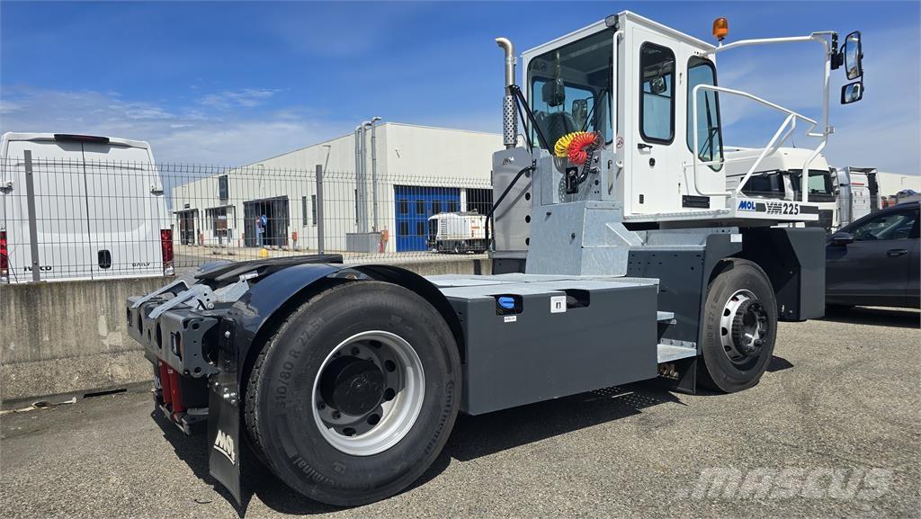 MOL YM225 Термінальні трактори