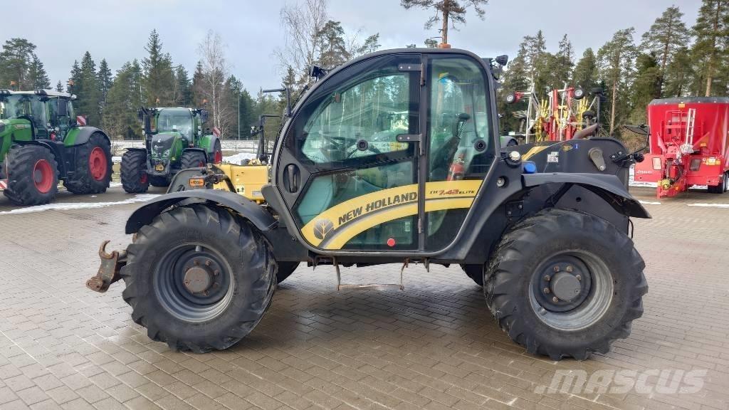 New Holland TH 7.42 Телескопічні навантажувачі