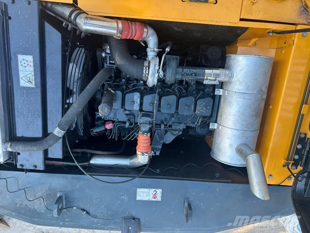 Hyundai HX 220 Гусеничні екскаватори