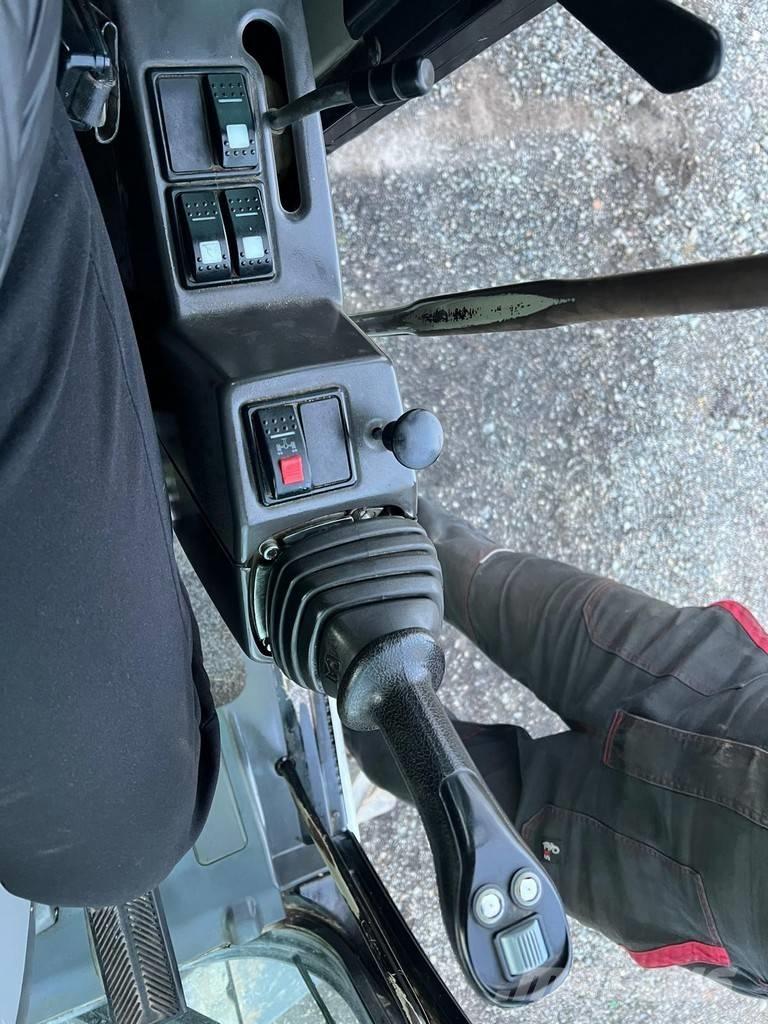 CAT M 313 D Колісні екскаватори