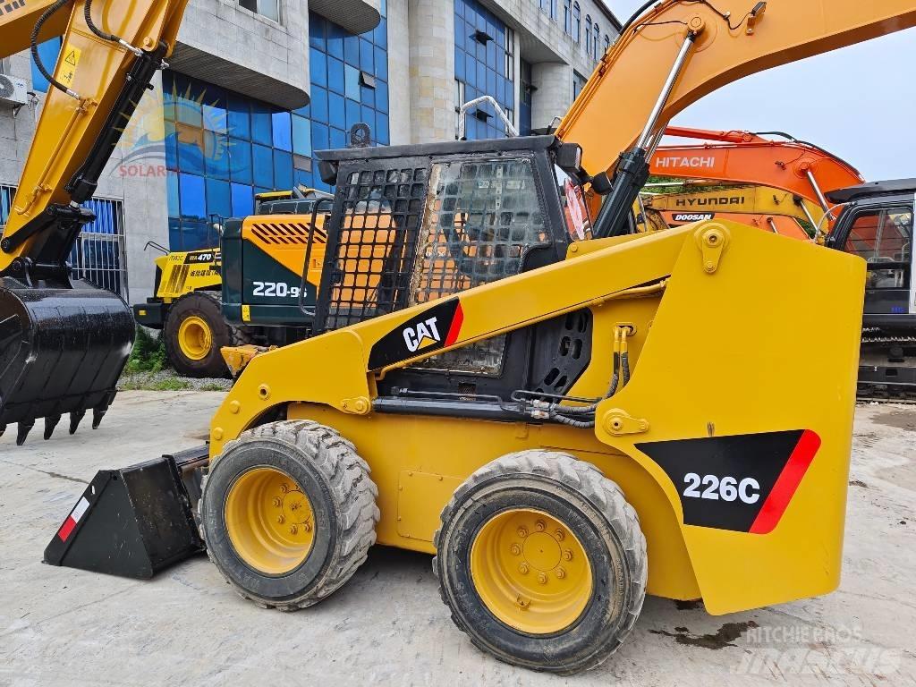 CAT 226c Міні-навантажувачі