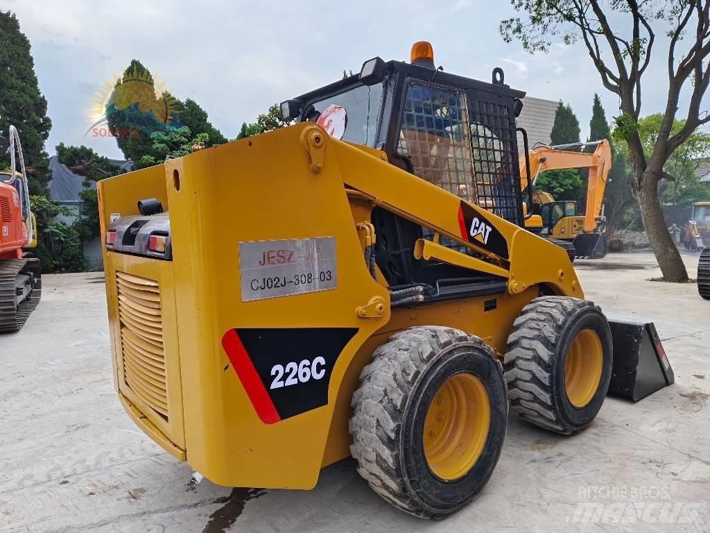 CAT 226c Міні-навантажувачі