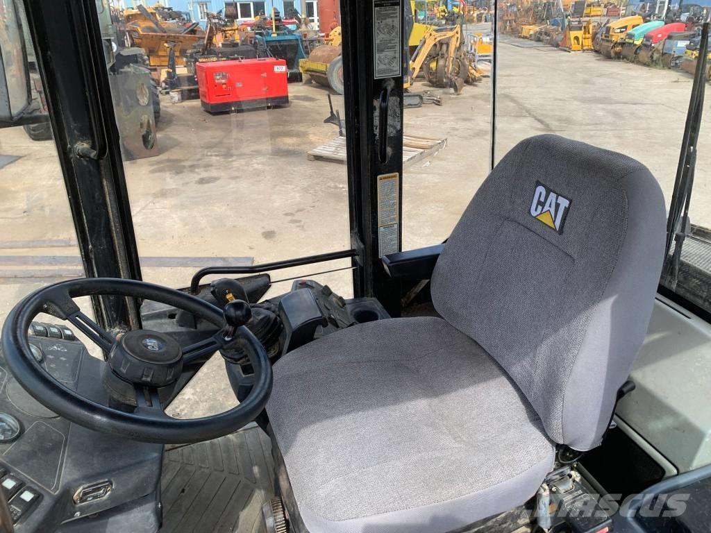 CAT 908 Фронтальні навантажувачі