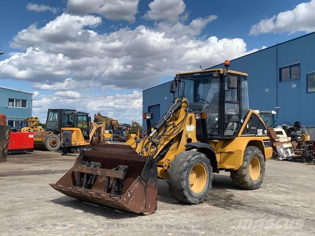 CAT 908 Фронтальні навантажувачі