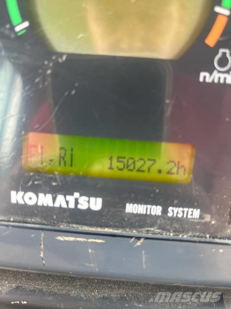 Komatsu D 155 AX-5 Гусеничні бульдозери