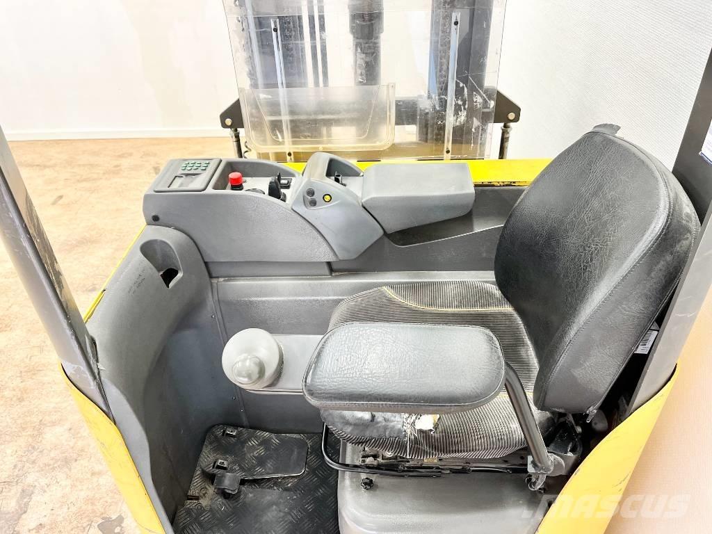 Atlet x/160-675 Самохідні електроштабелери