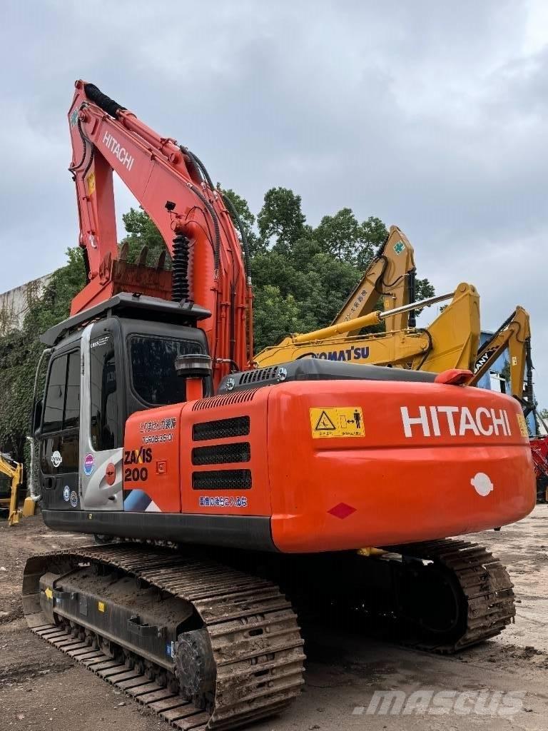 Hitachi ZX 200 Гусеничні екскаватори