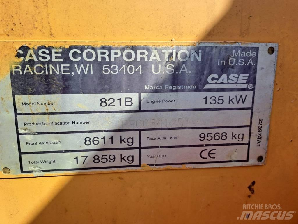 CASE 821 B Фронтальні навантажувачі