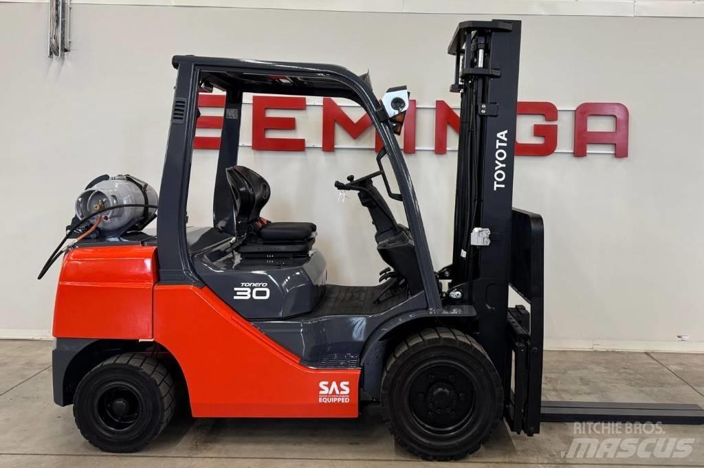 Toyota 10851 - 8FGF30 Газові навантажувачі