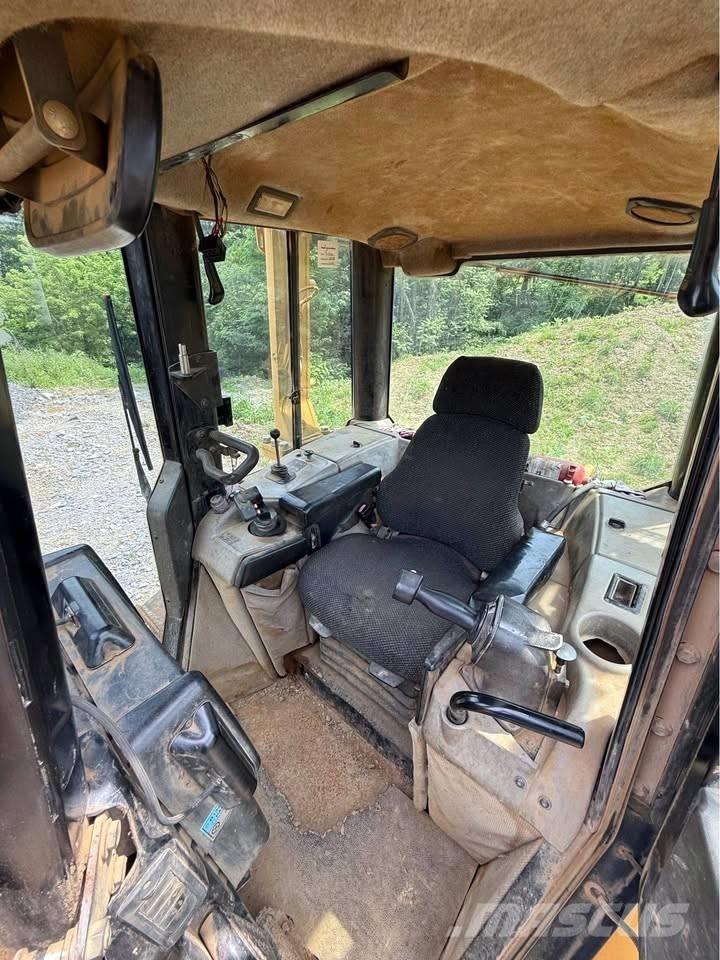 CAT D 6 N XL Гусеничні бульдозери