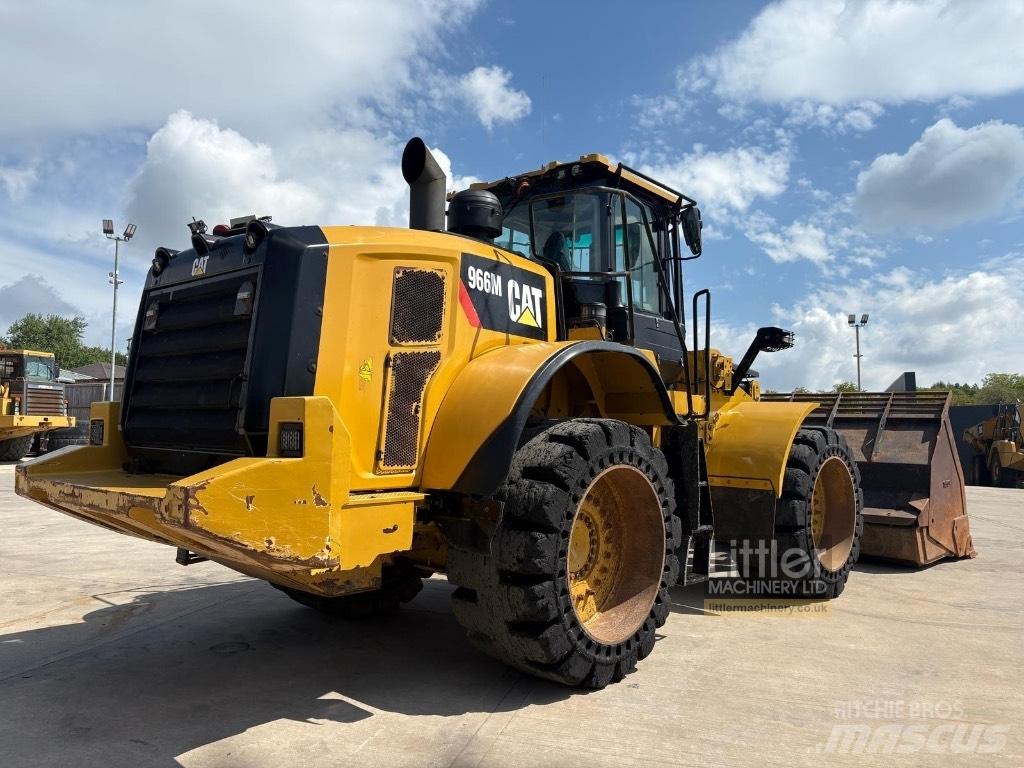 CAT 966 M Фронтальні навантажувачі