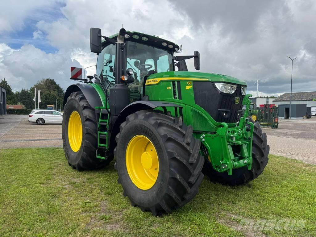 John Deere 6R 250 Трактори