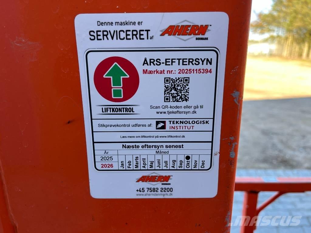 JLG 1230 ES Вертикальні щоглові підйомники