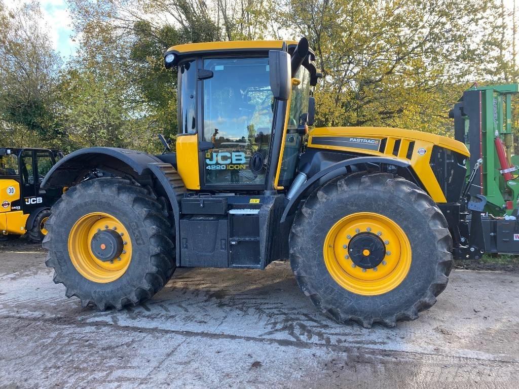 JCB Fastrac 4220 Трактори