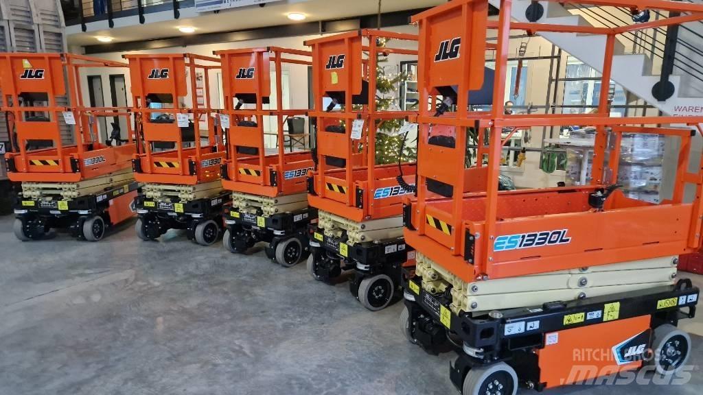 JLG ES 1330 L Підйомники-ножиці