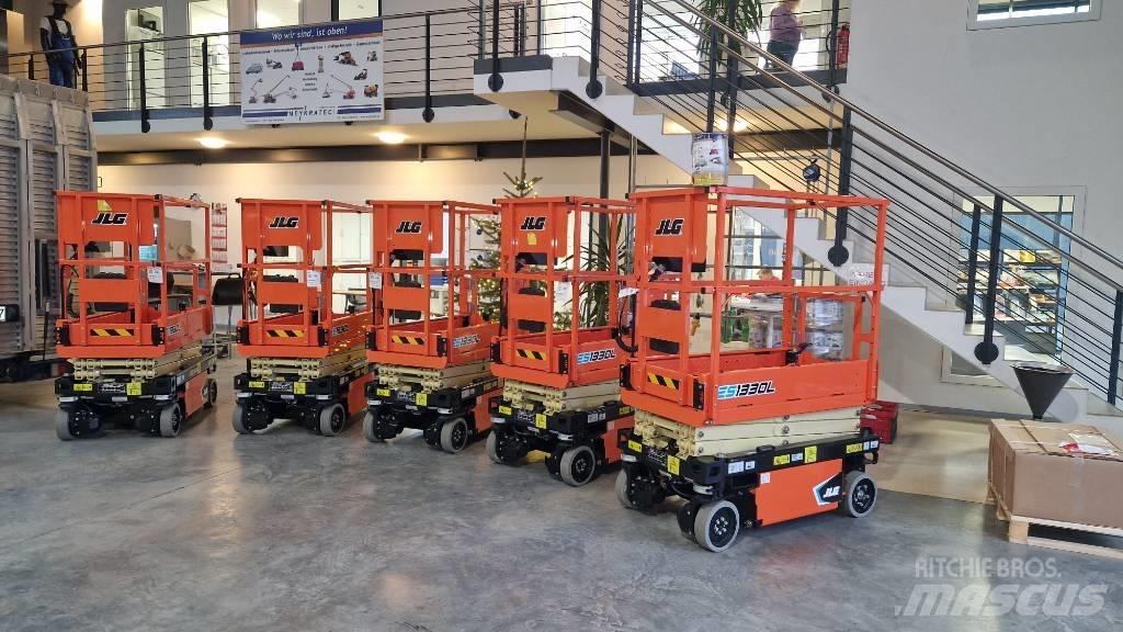 JLG ES 1330 L Підйомники-ножиці