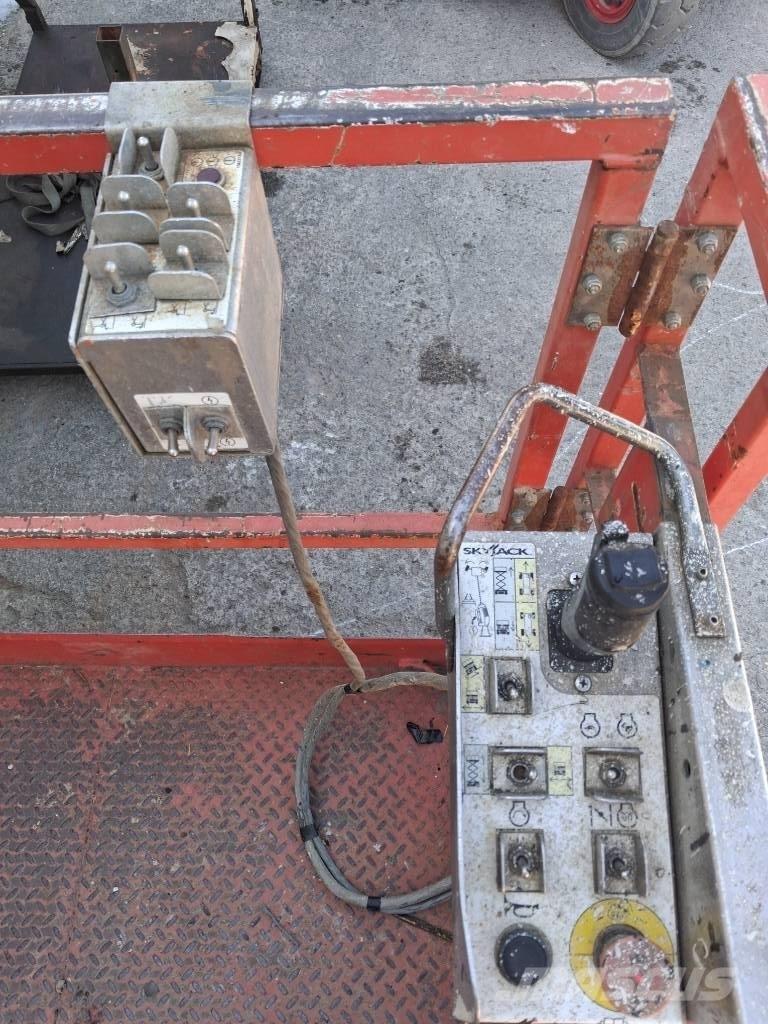 SkyJack SJ 6826 RT Підйомники-ножиці