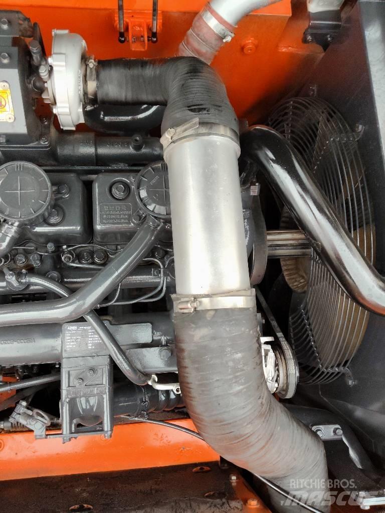 Doosan DX300 Гусеничні екскаватори