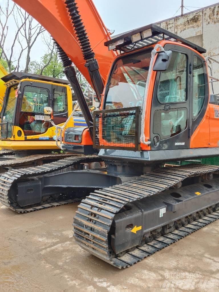 Doosan DX300 Гусеничні екскаватори