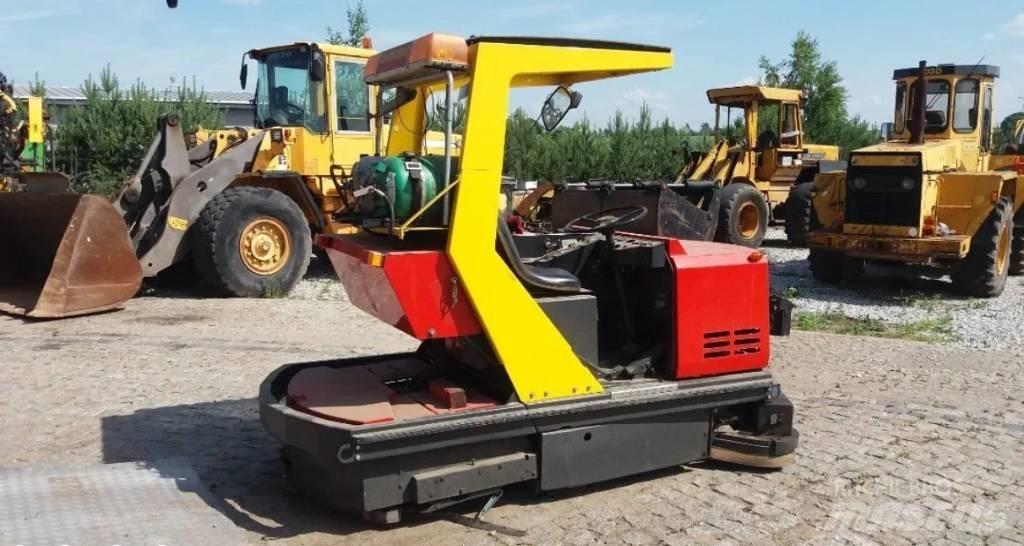 Tennant 528 Підмітальні машини