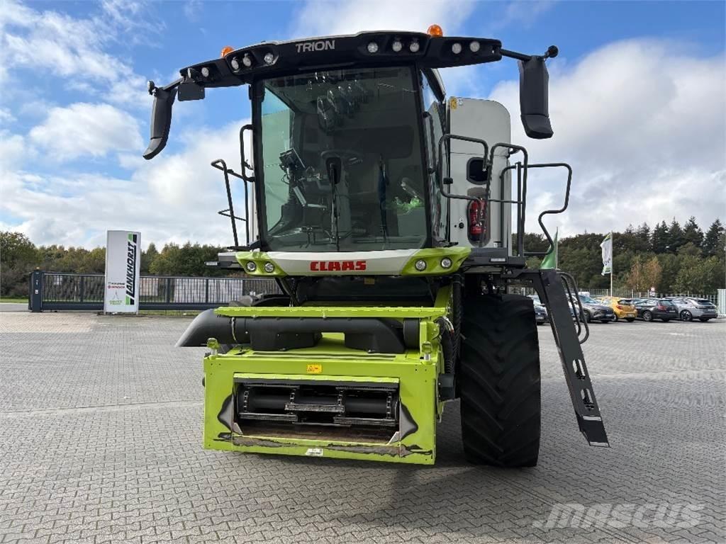 CLAAS TRION 520 Зернозбиральні комбайни
